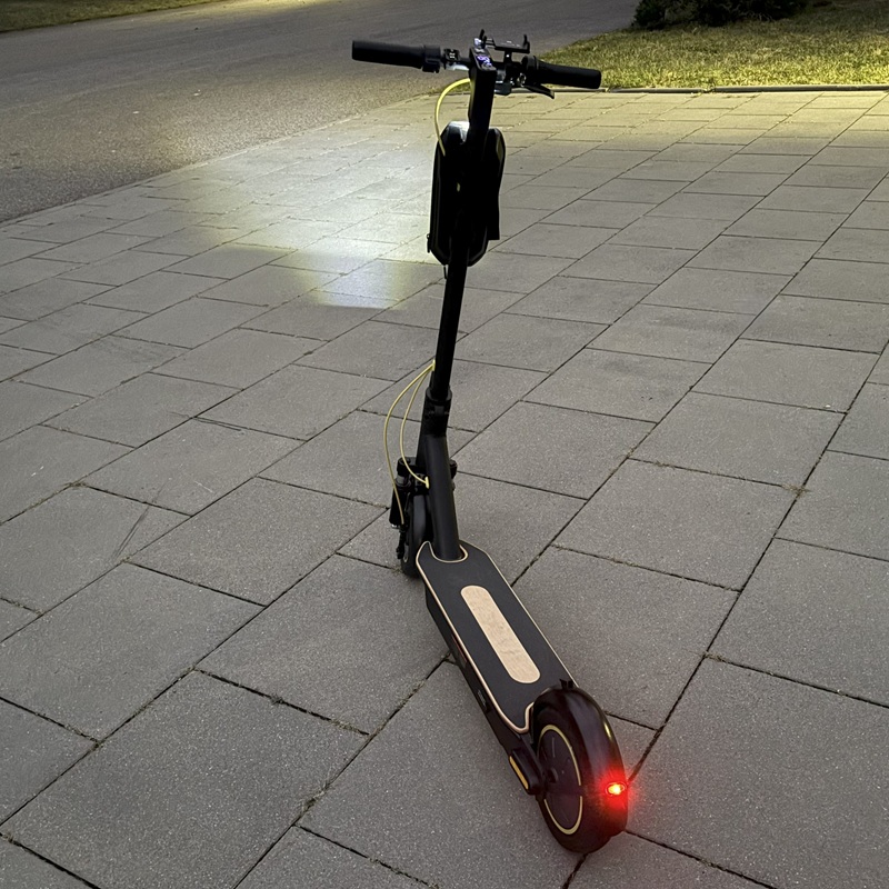 Hulajnoga elektryczna XRIDER M10 Hulajnoga elektryczna XRIDER M10