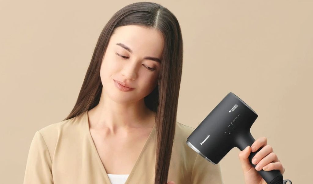 Panasonic EH-NA0J. Suszarka do włosów z technologiami Nanoe MOISTURE+ i Mineral – recenzja