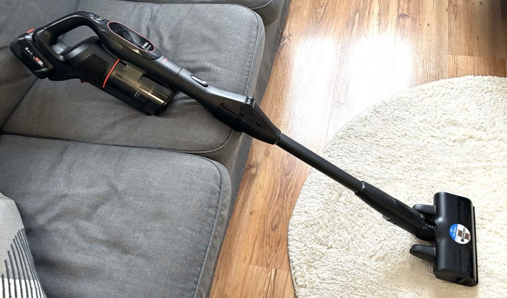 Bosch Unlimited 10 ProPower BCS1051POW – recenzja bezprzewodowego odkurzacza pionowego