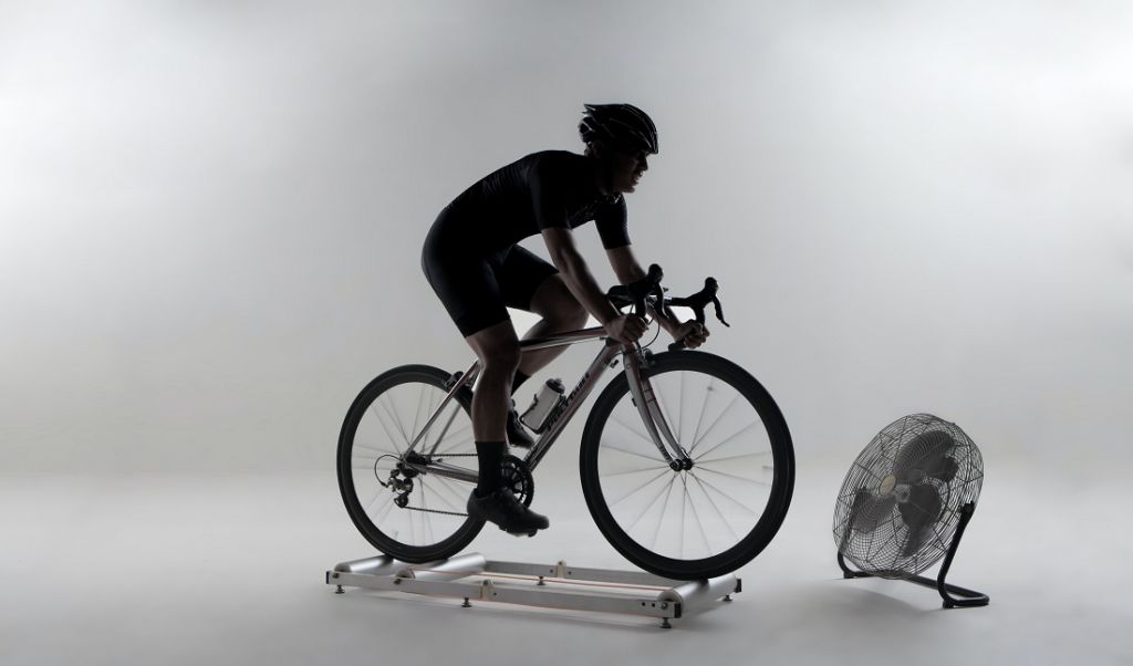 Trenażery – dzięki nim nawet w najgorszą pogodę nie musisz rezygnować z roweru