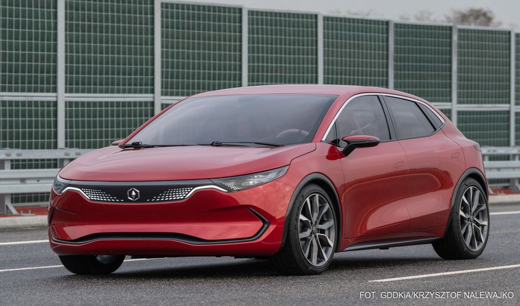 Polskie auto elektryczne już na drodze – Izera sfotografowana na obwodnicy Warszawy