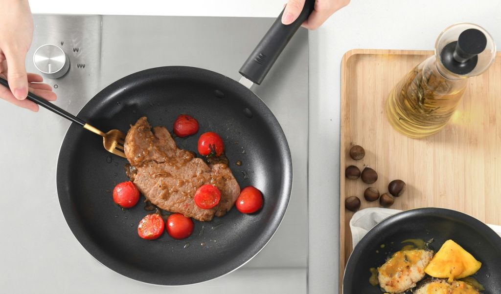 Teflonowa czy ceramiczna? Jaką patelnię wybrać?