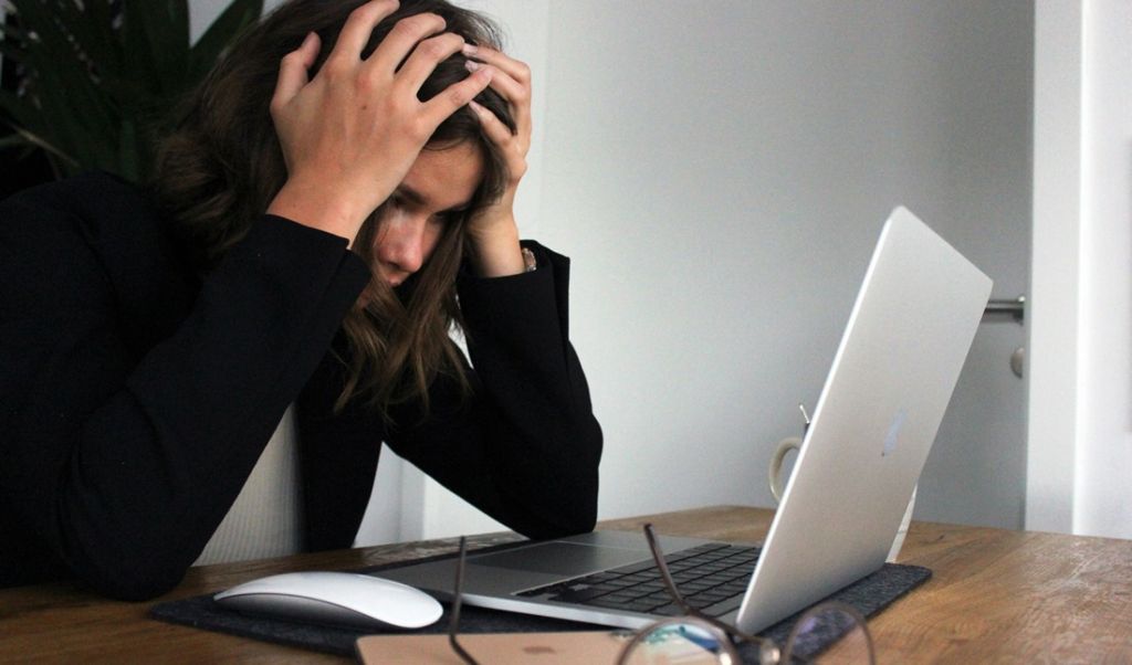 Jak uratować zalanego laptopa? Trzeba działać szybko