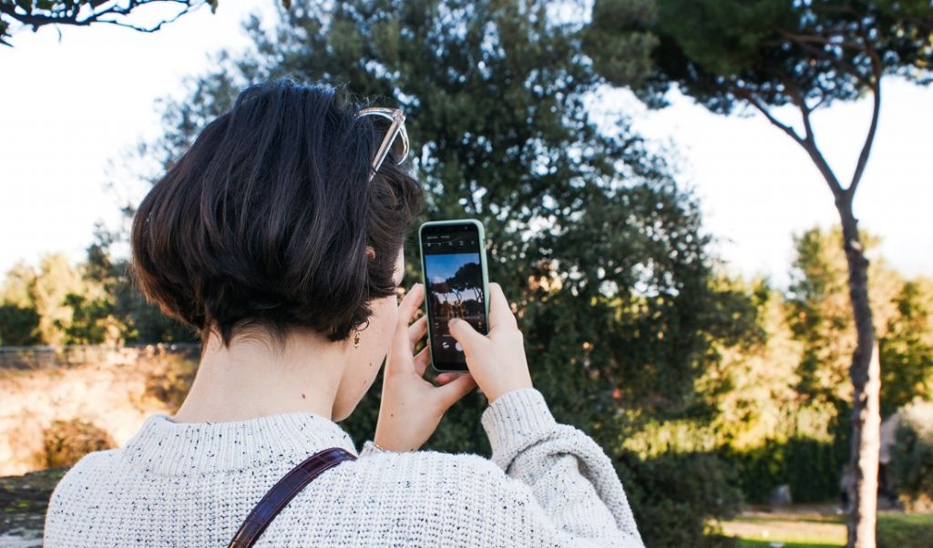 Przegląd aplikacji do rozpoznawania roślin i zwierząt – pomysł na majówkową przygodę z dziećmi