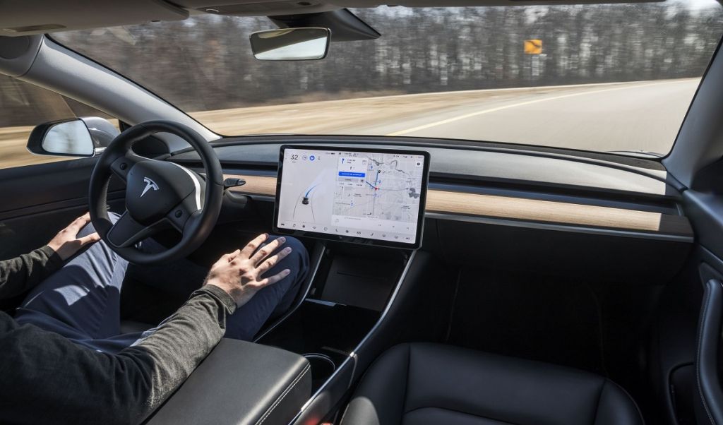 Tesla wprowadza subskrypcję na autonomiczną jazdę w swoich autach