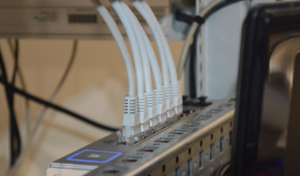 Switch sieciowy. Co to za urządzenie i do czego służy?