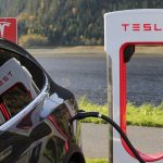 Autopilot w Teslach nie taki dobry, jak się powszechnie uważa? Spór w branży motoryzacyjnej