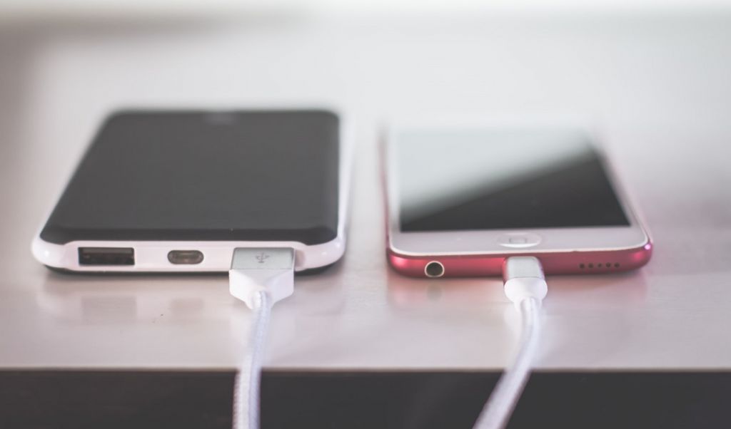 UOKiK skontrolował jakość ładowarek trafiających do polskich sklepów. Tylko jeden model spełnił wymogi