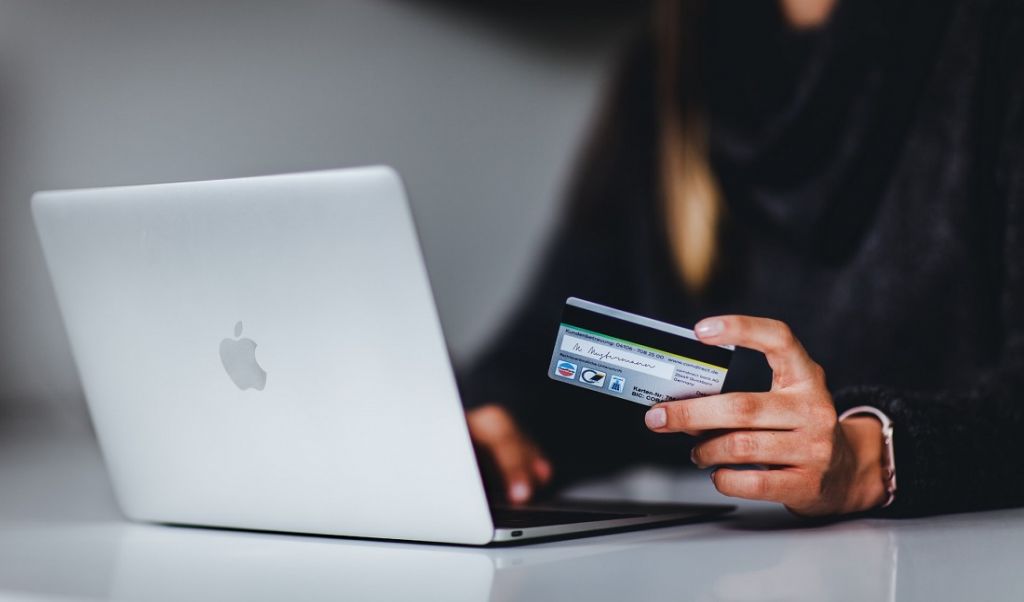 Kolejny bardzo szkodliwy trojan trafił do sklepu Google Play. Przechwytuje hasła i kody PIN