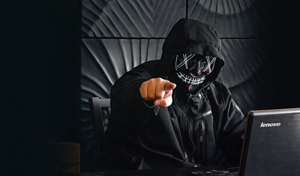 Hakerzy wyłudzali dane od gigantów IT udając… policjantów