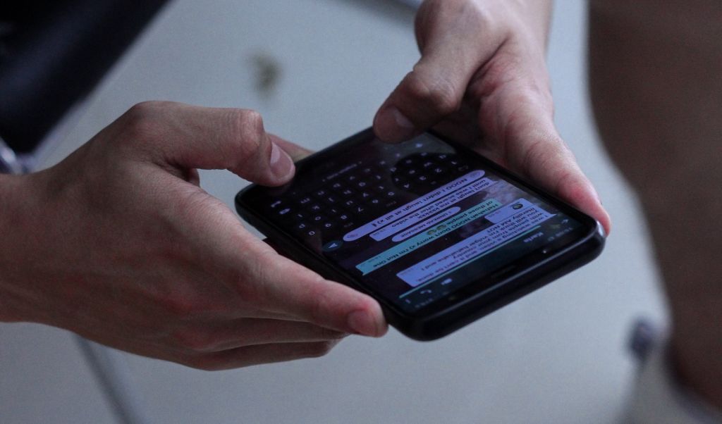 WhatsApp ma nową funkcję: pozwoli na reakcję na wiadomości za pomocą emoji