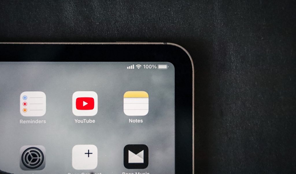 Jak pobierać filmy z YouTube na smartfona lub komputer? Wyjaśniamy