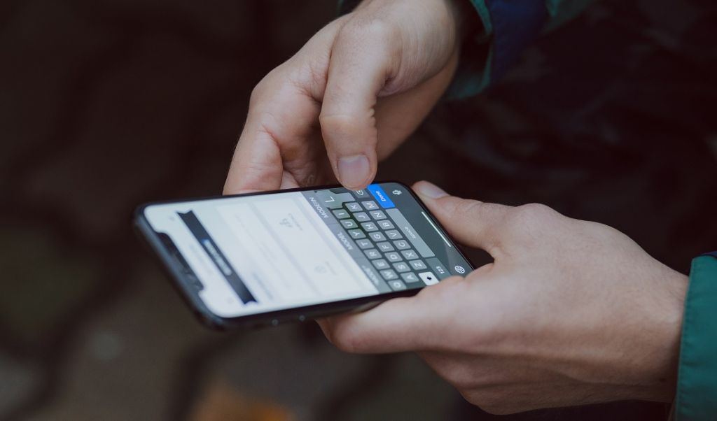 Jak zwiększyć efektywność pisania na klawiaturze smartfona? Doradzamy