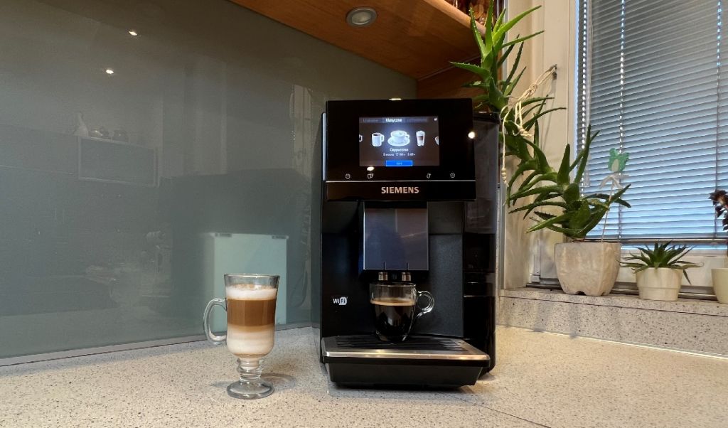 Siemens EQ700 – ekspres do kawy z bogatymi funkcjami sieciowymi. Recenzja
