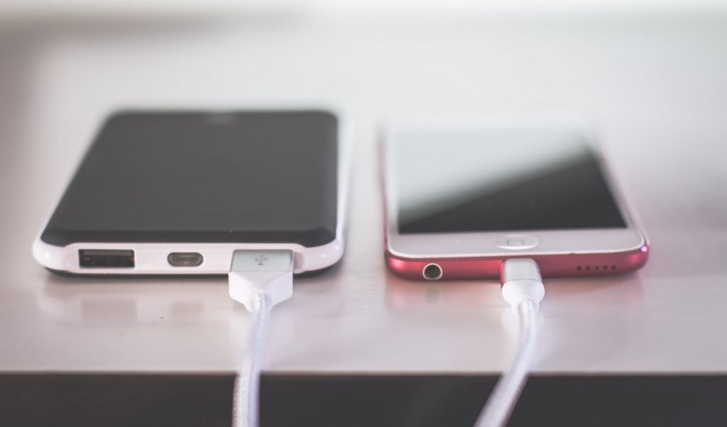 Jak nie ładować smartfona. Poradnik