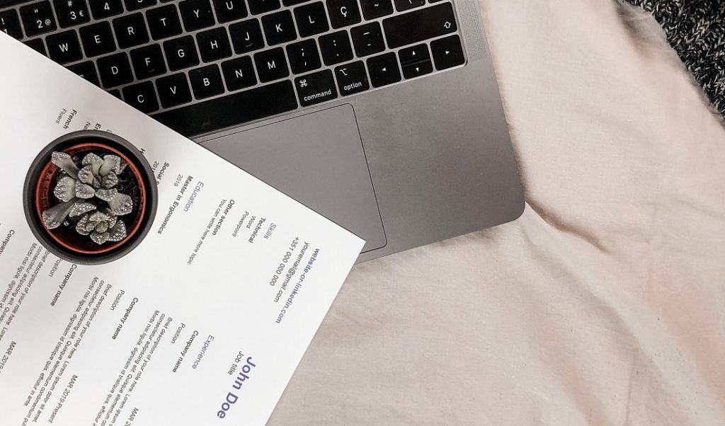 Jak napisać dobre CV? Oto 5 stron, które pomogą w napisaniu życiorysu