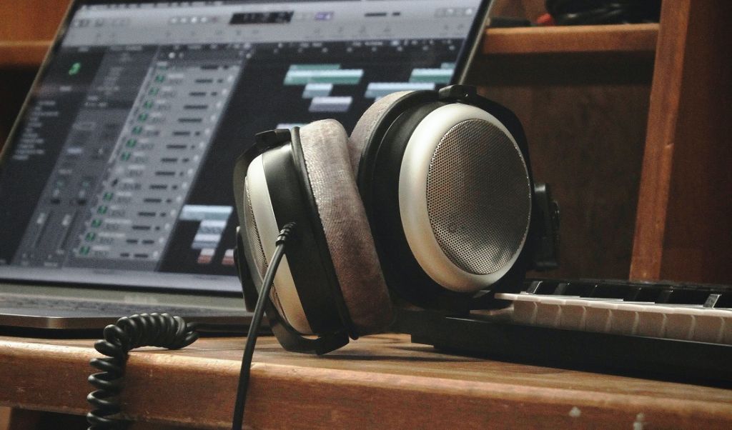 Jak interpretować kluczowe parametry sprzętu audio? Doradzamy