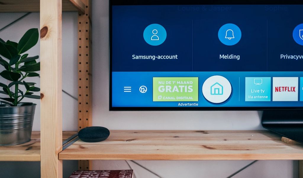 Telewizja hybrydowa (HbbTV) – co to jest i jak działa?