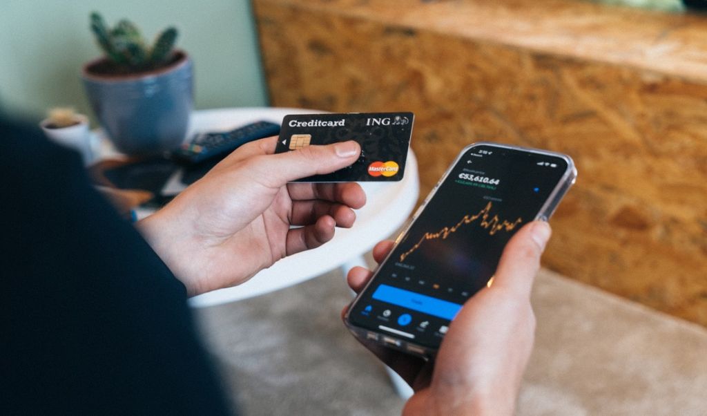 Bezpieczne płatności kartą on-line. O czym warto pamiętać?