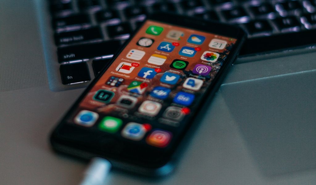 Co nasz smartfon wie o nas? Niestety o wiele za dużo