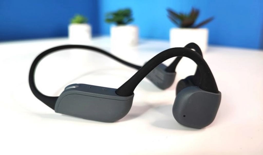 Słuchawki z przewodnictwem kostnym. Nowinka technologiczna czy świetne rozwiązanie użytkowe?