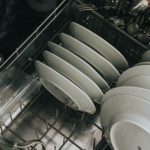 Jak dużo wody zużywa zmywarka do naczyń?