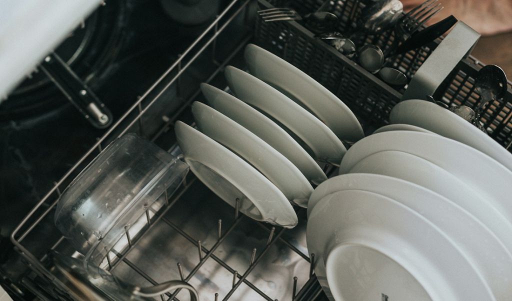 Jak dużo wody zużywa zmywarka do naczyń?