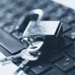 Jak skutecznie utrudnić kradzież laptopa? Są sposoby