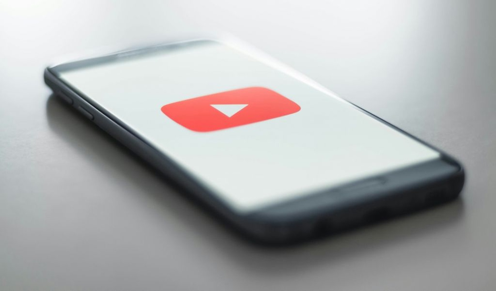 Zmieniając ustawienia poprawisz komfort oglądania filmów w YoTube. Fot. Unsplash