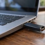 Komputer nie widzi pendrive? Podpowiadamy co robić...