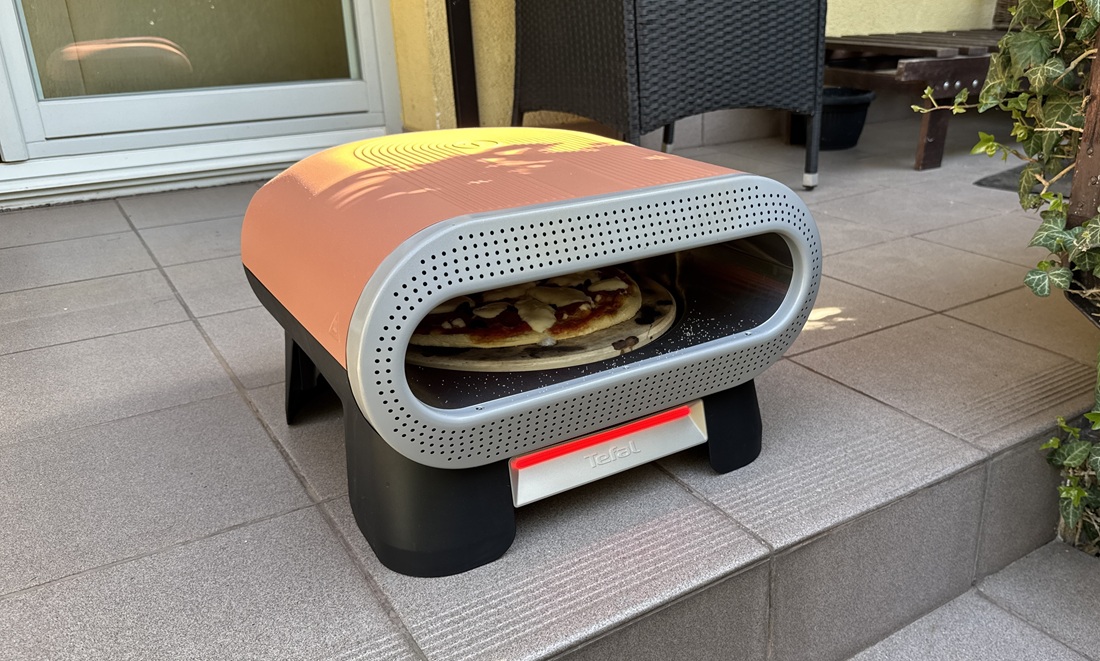 Piec do pieczenia pizzy Tefal jest znacznie lepszym rozwiązaniem niż piekarnik. Fot. HotGear.