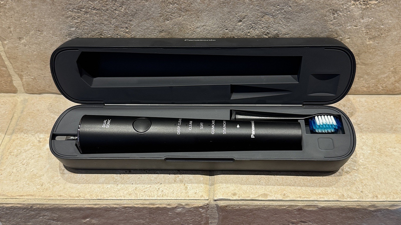 Recenzja szczoteczki sonicznej Panasonic EW-DC75. Fot. HotGear.